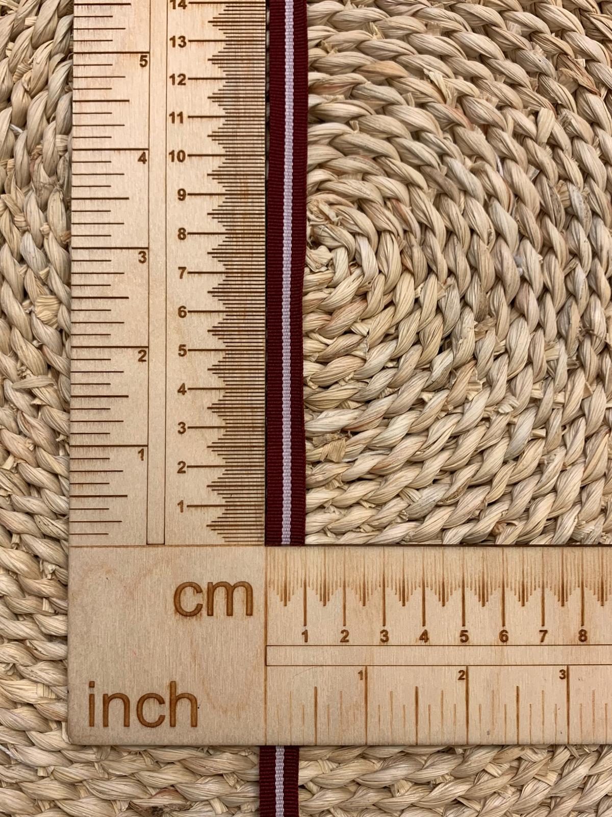 Image avec ruban du drapeau letton 10 mm - LV – disponible chez Šarlotes audumi