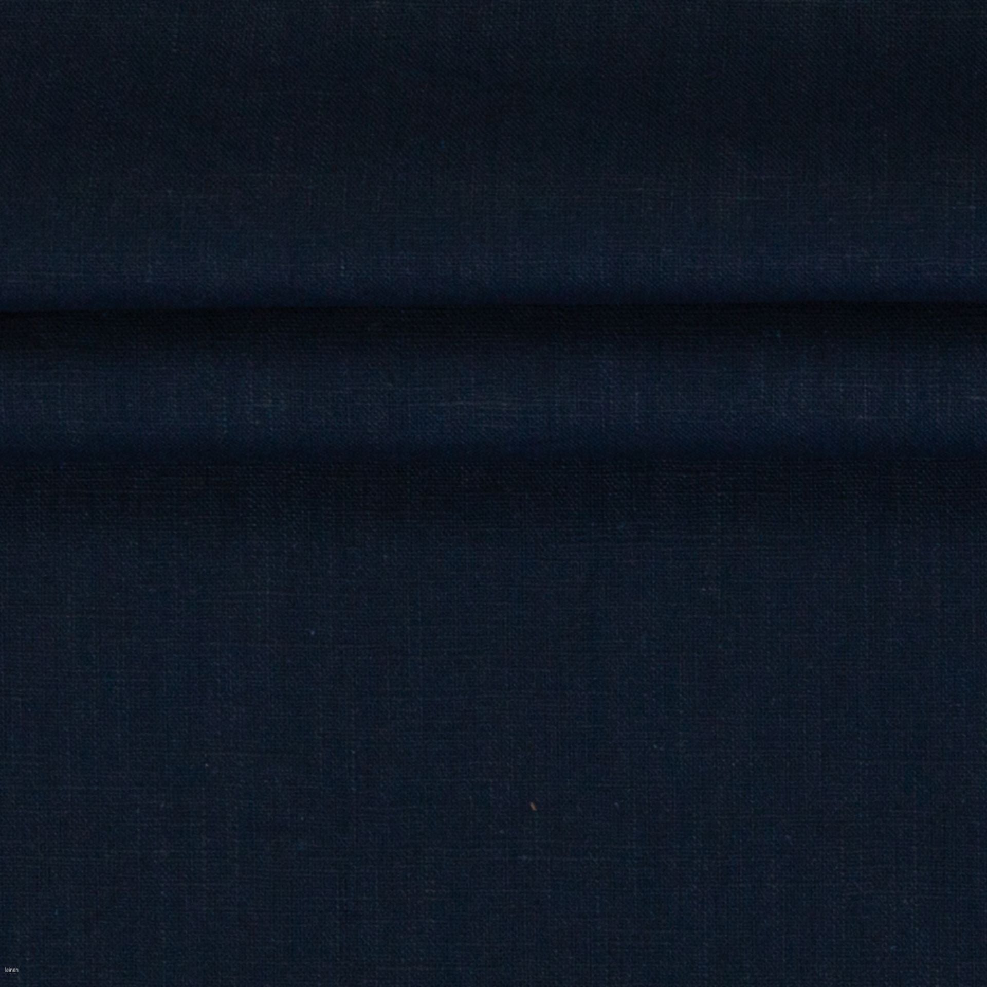 Image avec tissu en lin bleu foncé 235 g/m², disponible chez Šarlotes audumi