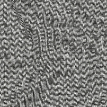 Image de tissu en lin et coton à motif chevrons – gris avec une légère nuance verte 170 g/m² – disponible chez Šarlotes audumi