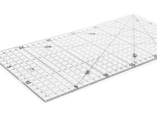 Viivain merkinnöillä 150 x 300 mm