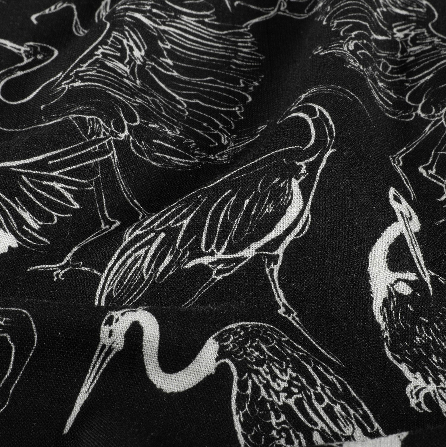 Image de lin et viscose - cigognes 170 g/m² – disponible chez Šarlotes audumi