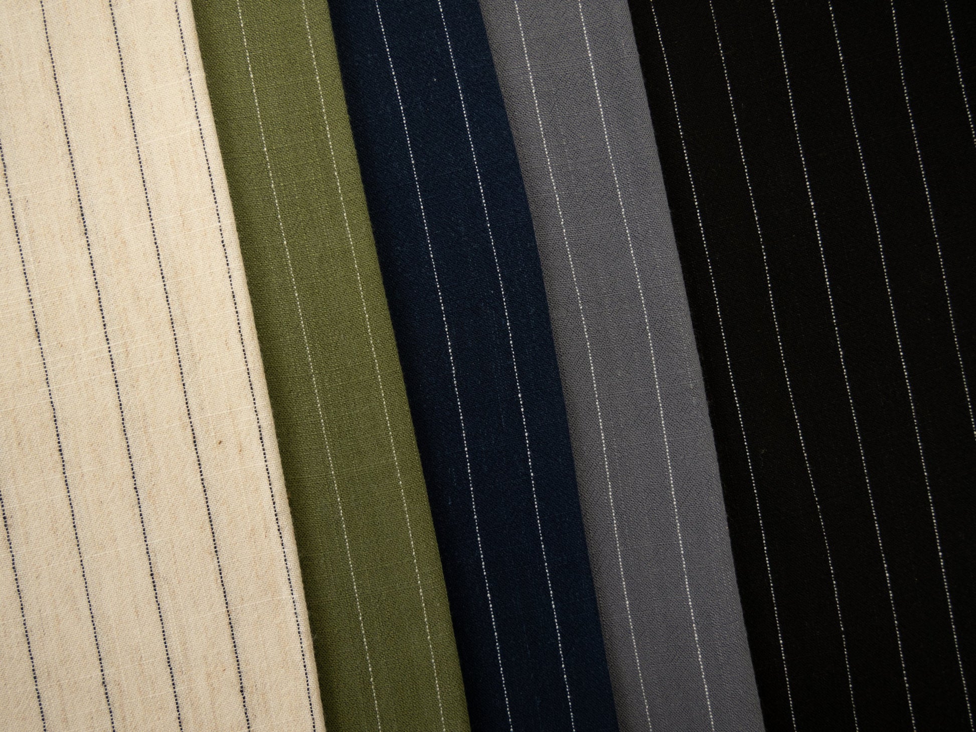 Lin avec viscose - rayures sur fond beige naturel 200 g/m²