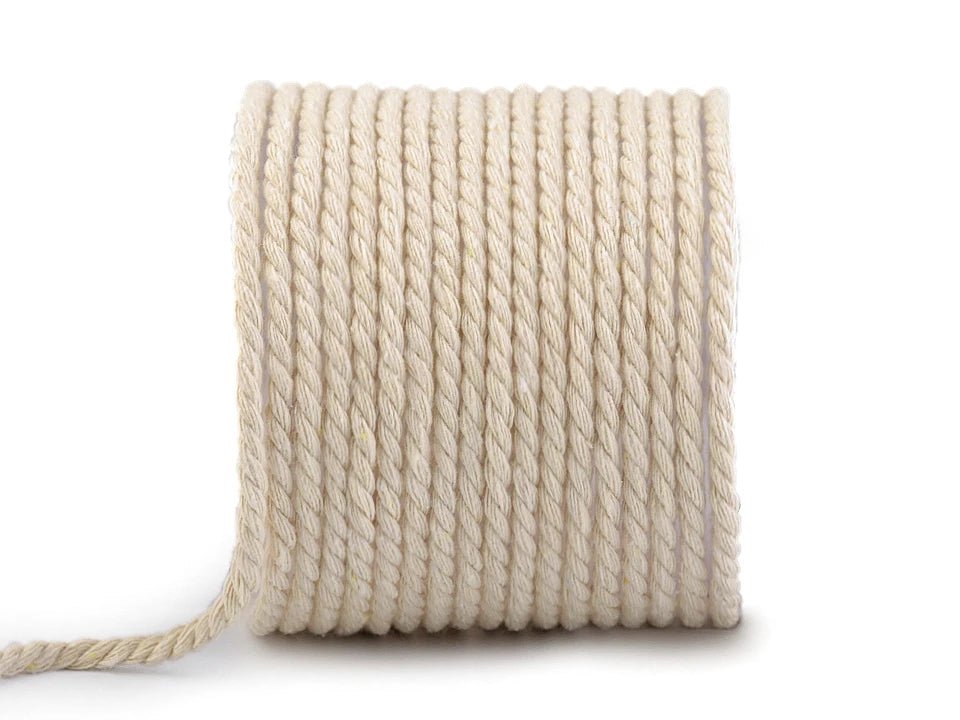 Image de corde en coton Makramē Macrame Ø5 15 m, en plusieurs tons – disponible chez Šarlotes audumi