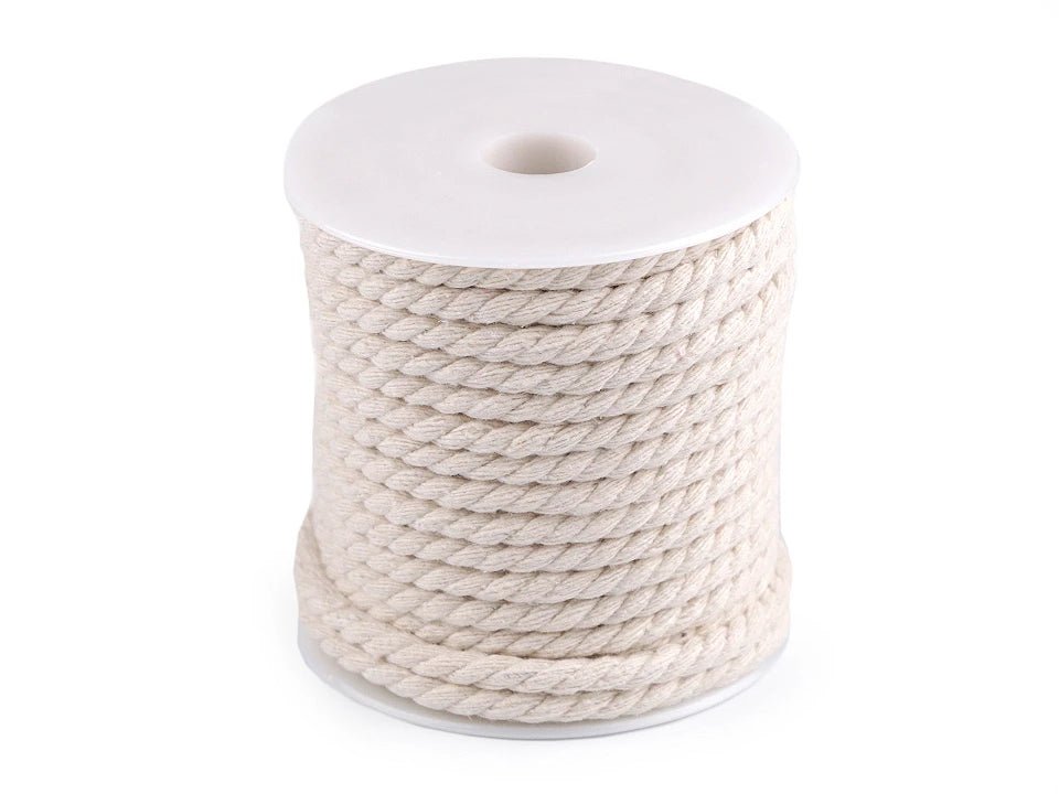 Image avec corde en coton Makramē Macrame Ø5 15 m, plusieurs teintes – disponible chez Šarlotes audumi