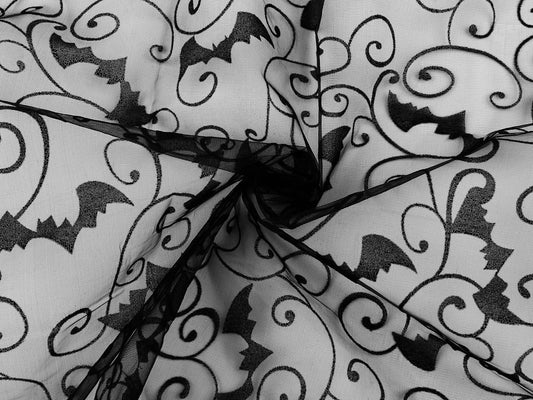 Attēls ar Melna organza ar sikspārņiem Halloween dekorācijām – pieejams internetā Šarlotes audumi