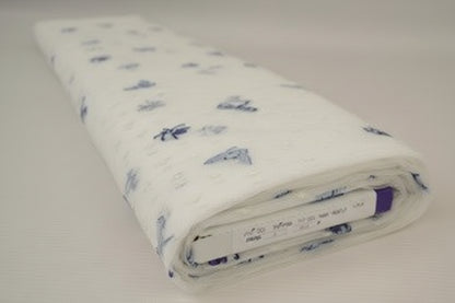 Kirjailtu tyllikangas perhosilla 100 g/m²