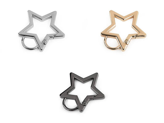 Image avec mousqueton en métal en forme d’étoile – 12 mm|tons variés – disponible chez Šarlotes audumi