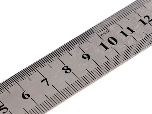 Metallinen viivain 20 cm