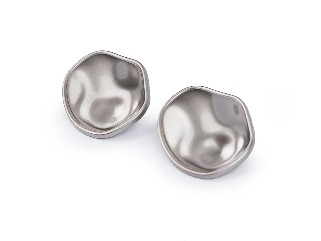 alt
Image of metal buttons with shank, 29 mm (irregular shape) – available at Šarlotes audumi