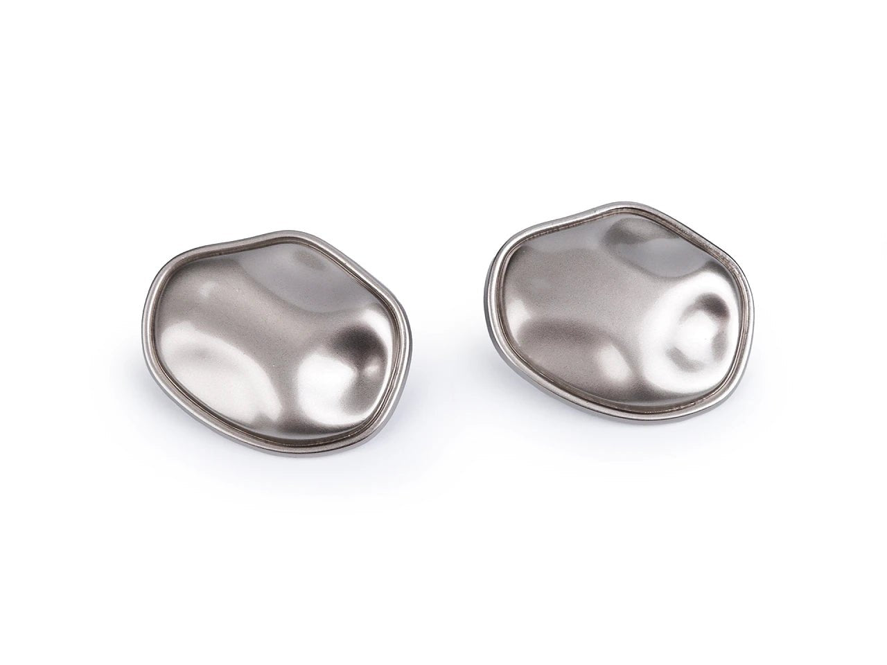 alt
Image with metal buttons with shank, 29 mm (irregular shape) – available at Charlotte's fabrics