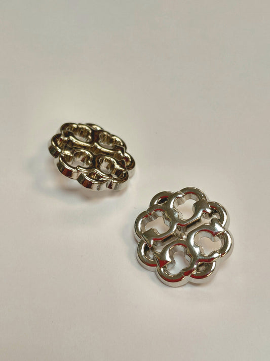 Kuva 20 mm metallinapista jalalla, hopea – saatavilla verkossa Šarlotes audumi