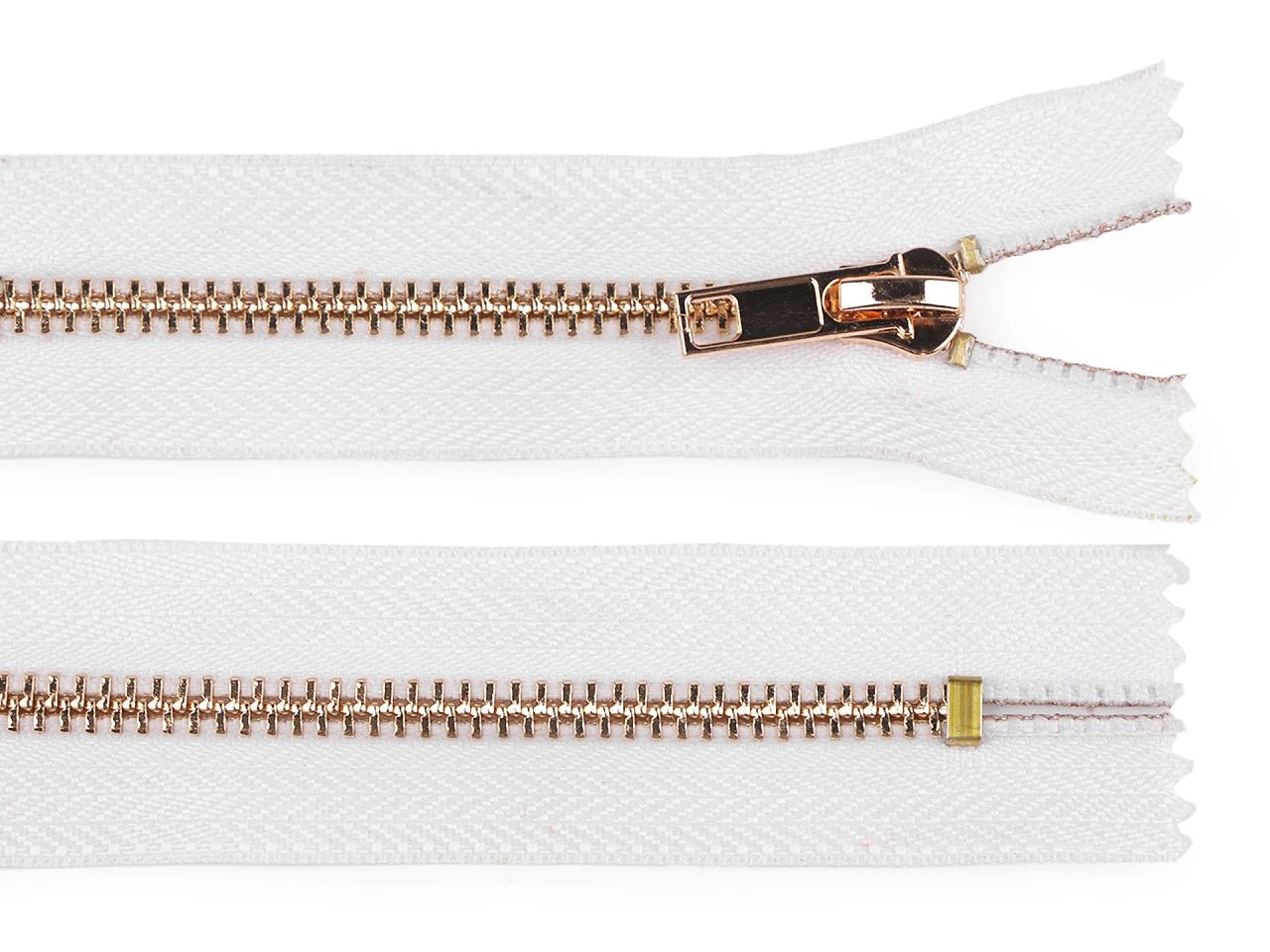 alt
Image with Metal zipper No. 5 – 14 cm|in various shades – available at Charlote's fabrics