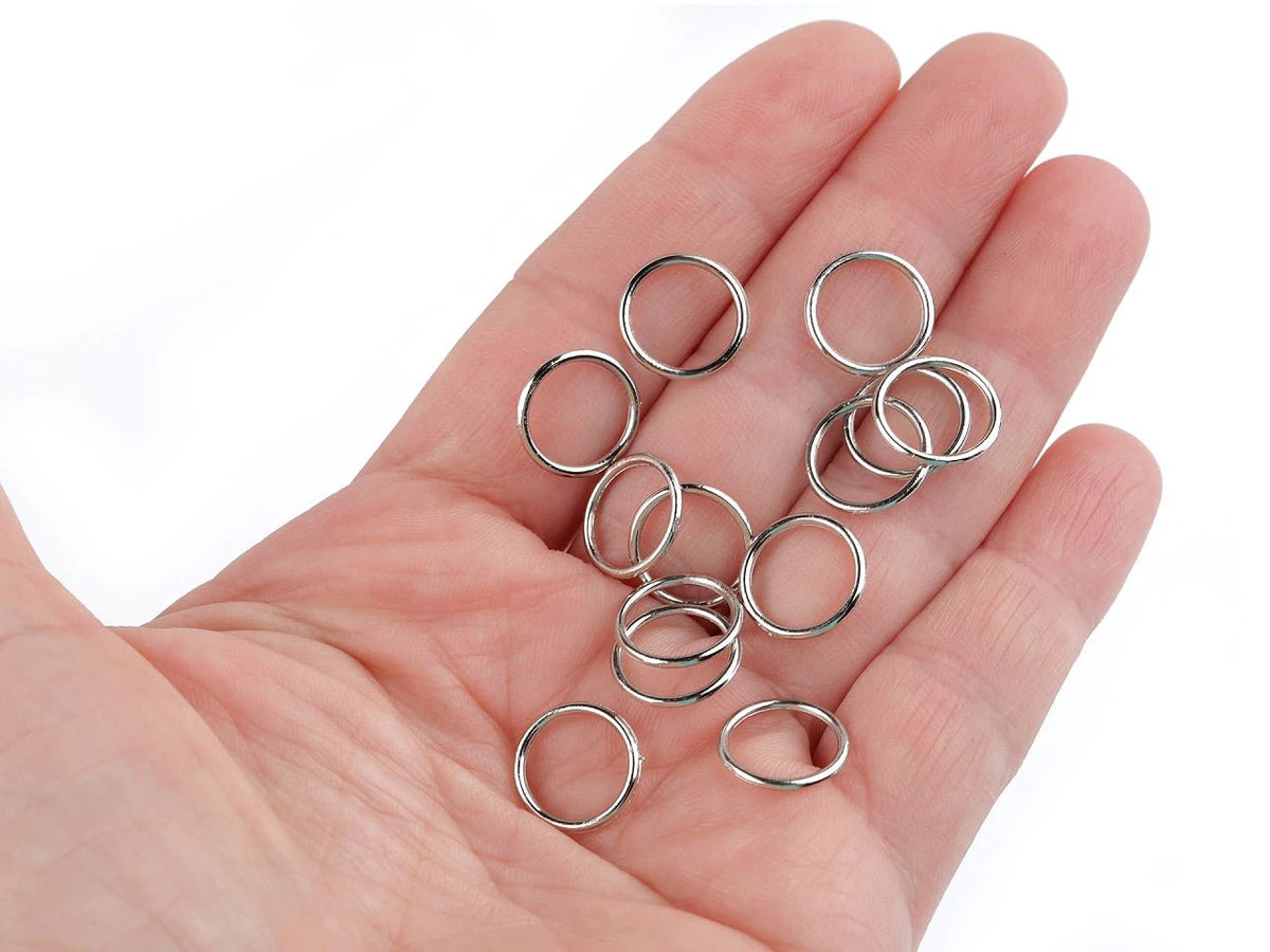 Kuva metallirenkaasta alusvaatteisiin ja olkaimiin – Ø10 mm – saatavilla verkossa Šarlotes audumi