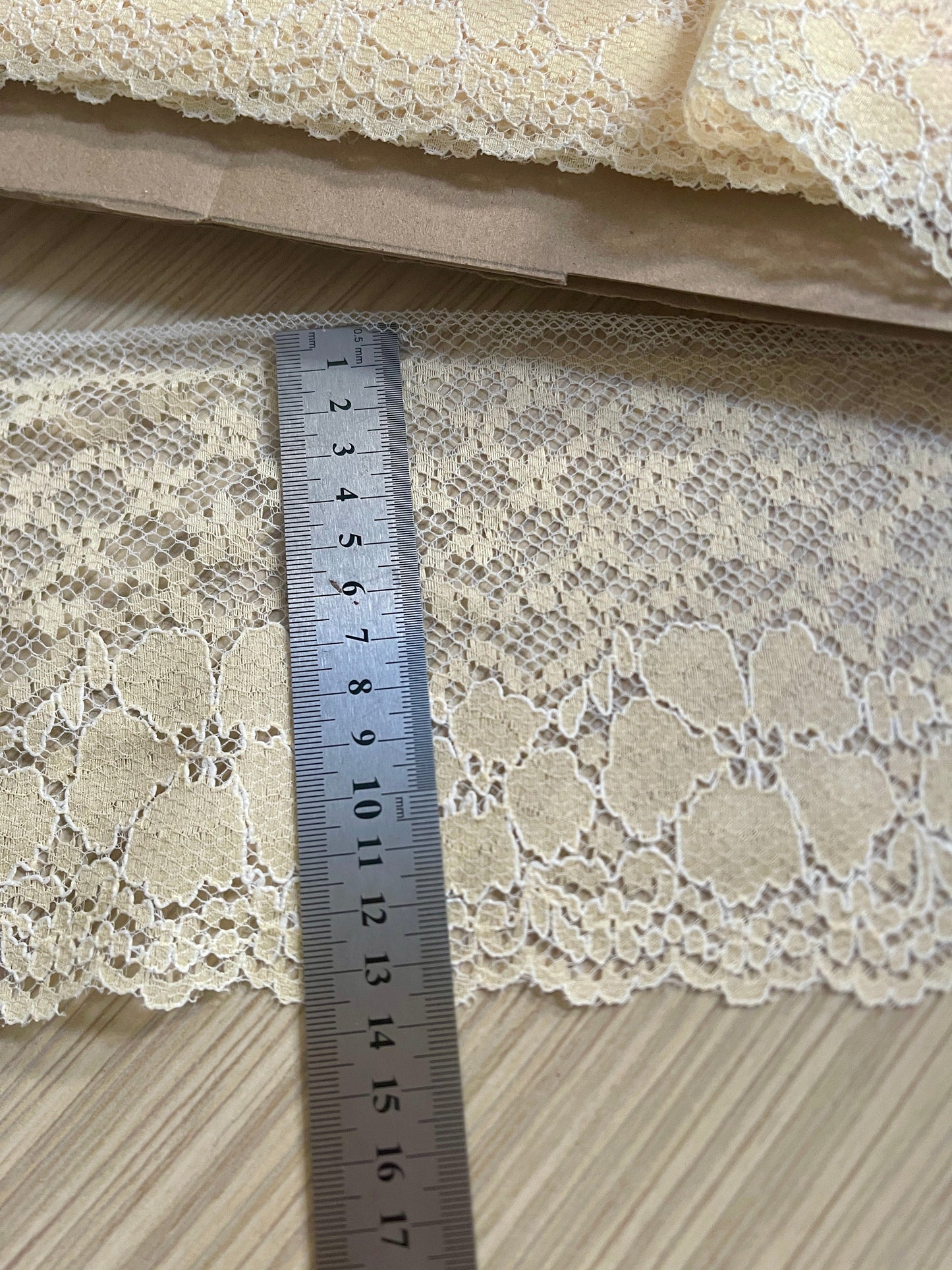 Attēls ar Mežģīne 13 cm - dzeltena – pieejams Šarlotes audumi
