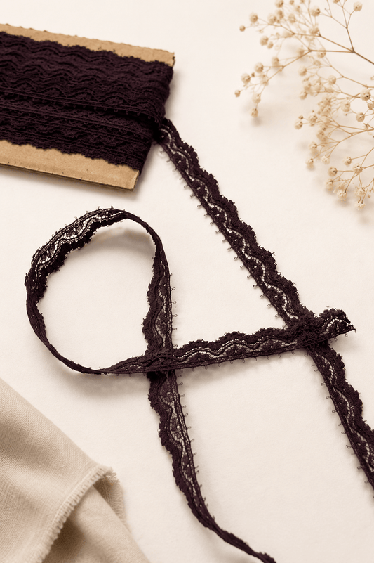 Image of 1.4 cm lace, dark red – available online at Šarlotes audumi