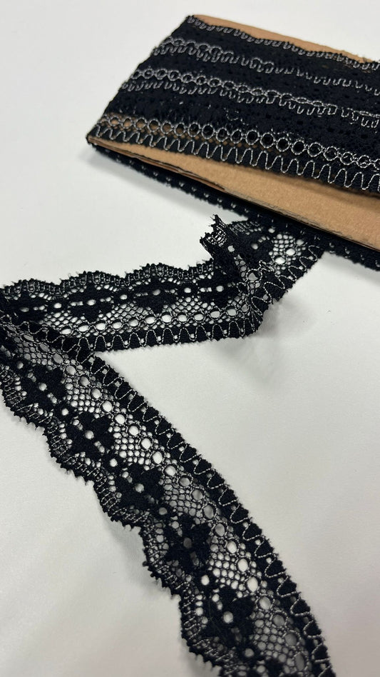 Image with 3 cm lace - black with white accents - available online Šarlotes audumi