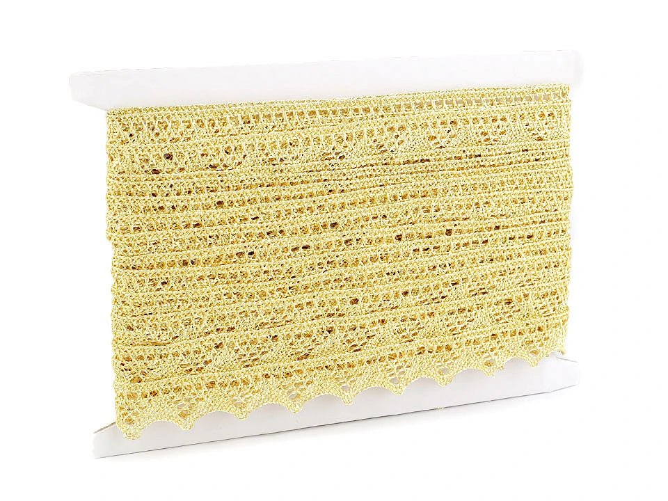 Image de dentelle dorée 2 cm – disponible chez Šarlotes audumi