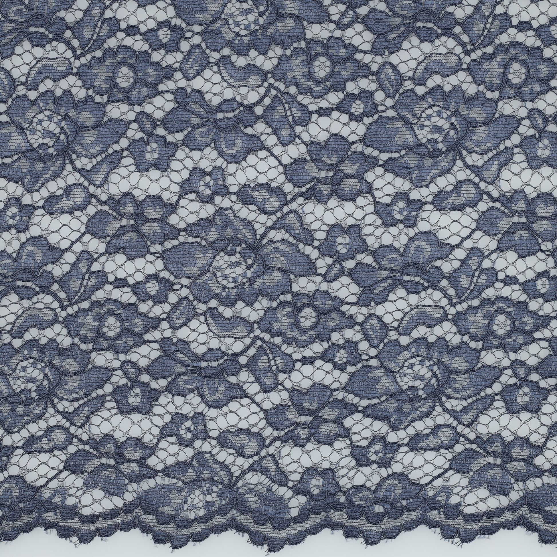 Image avec tissu en dentelle bleu jean 130 g/m² – disponible chez Šarlotes audumi