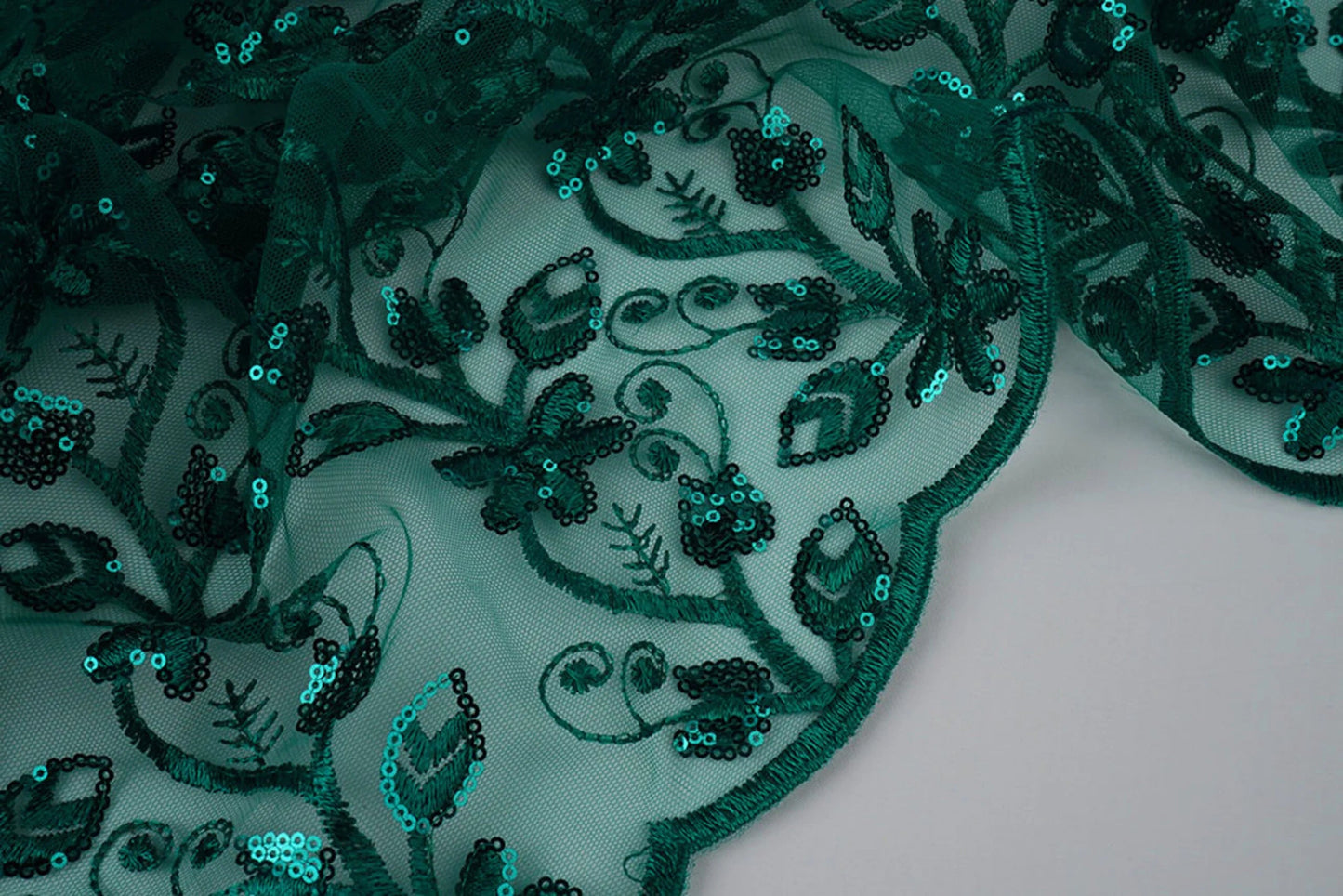 alt
Image with lace fabric | Embroidered tulle with sequins 160 g/m² - emerald – available at Charlotes audumi