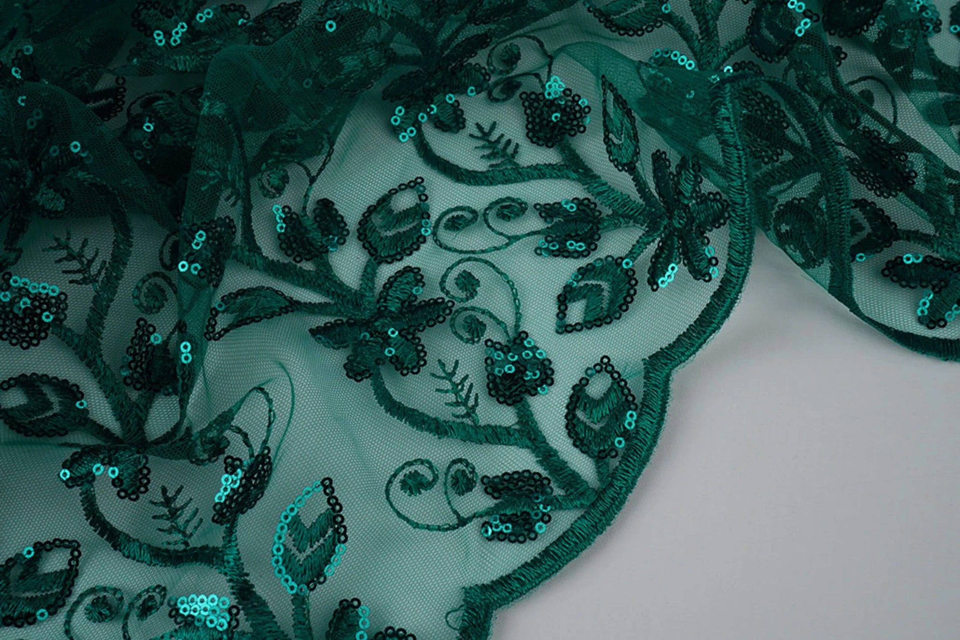 alt
Image with lace fabric | Embroidered tulle with sequins 160 g/m² - emerald – available at Charlotes audumi
