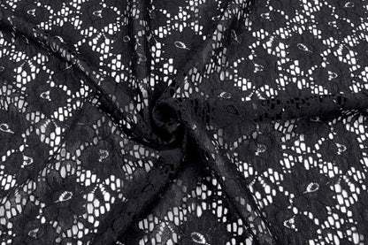 Image avec tissu en dentelle noir 115 g/m² – disponible chez Šarlotes audumi
