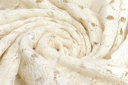 Spitzenstoff – milchweiß mit goldenen Akzenten 170 g/m²