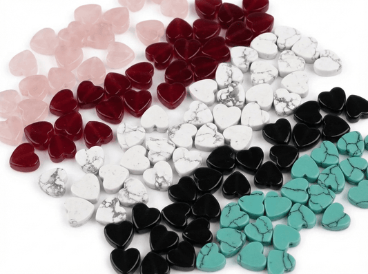 Image de perles en forme de cœur en minéral et en verre Ø6 mm, 35 pièces | tons variés – disponible chez Šarlotes audumi
