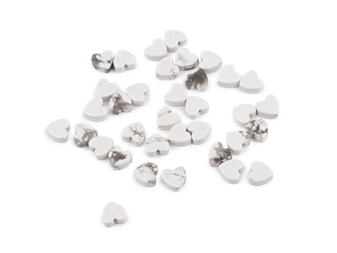 Perles en forme de cœur en minéral et verre Ø6 mm, 35 pièces, tons variés – disponible chez Šarlotes audumi