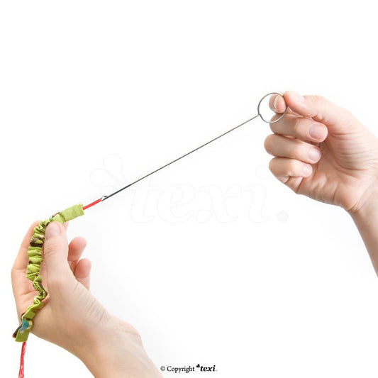 Helper for threading the ribbons to the right side