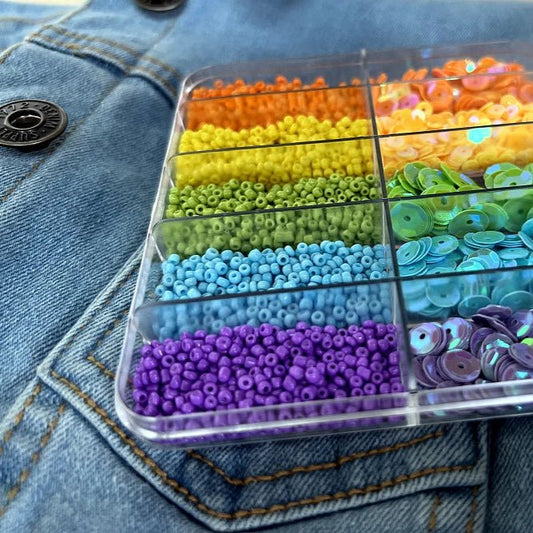 Beads and sequins set in a plastic box (12.3 × 6.3 × 1.3 cm)