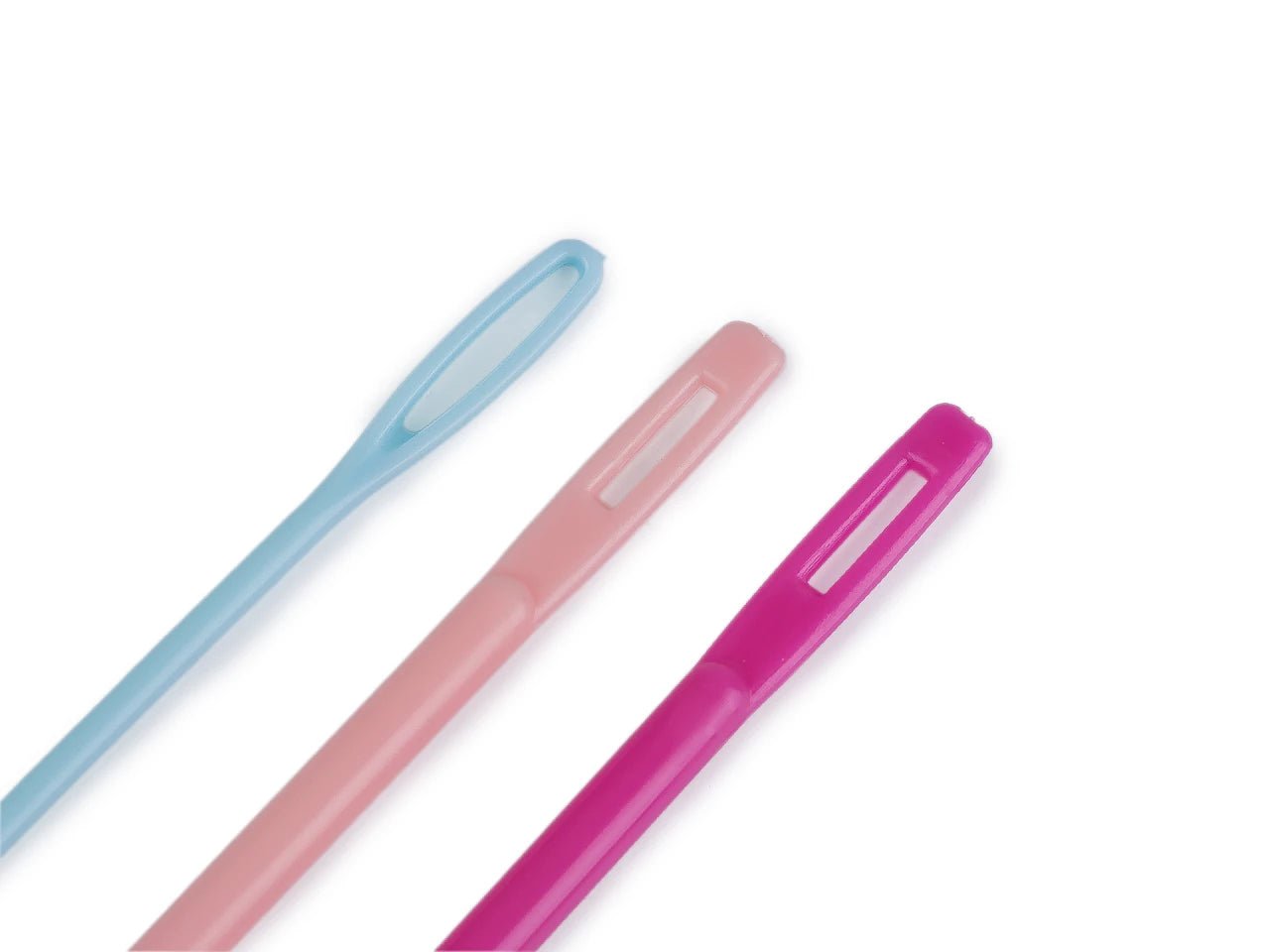 Image with plastic needles with curved tip, 3 pcs. (various sizes) – available at Charlotte's Fabrics