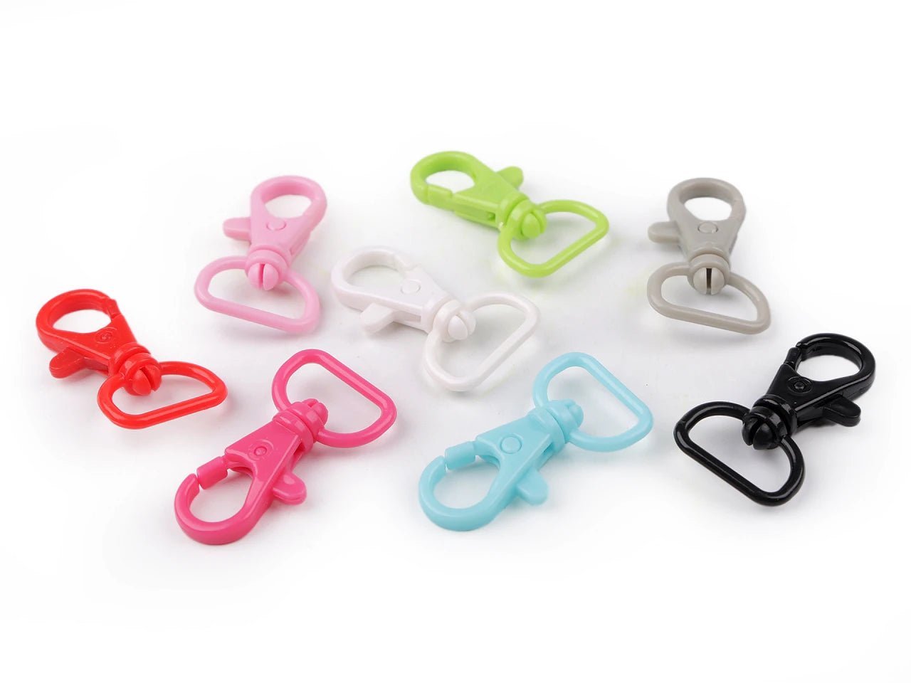 Image avec mousquetons en plastique à mécanisme pivotant – 17 mm, 5 pièces | tons assortis – disponible chez Šarlotes audumi