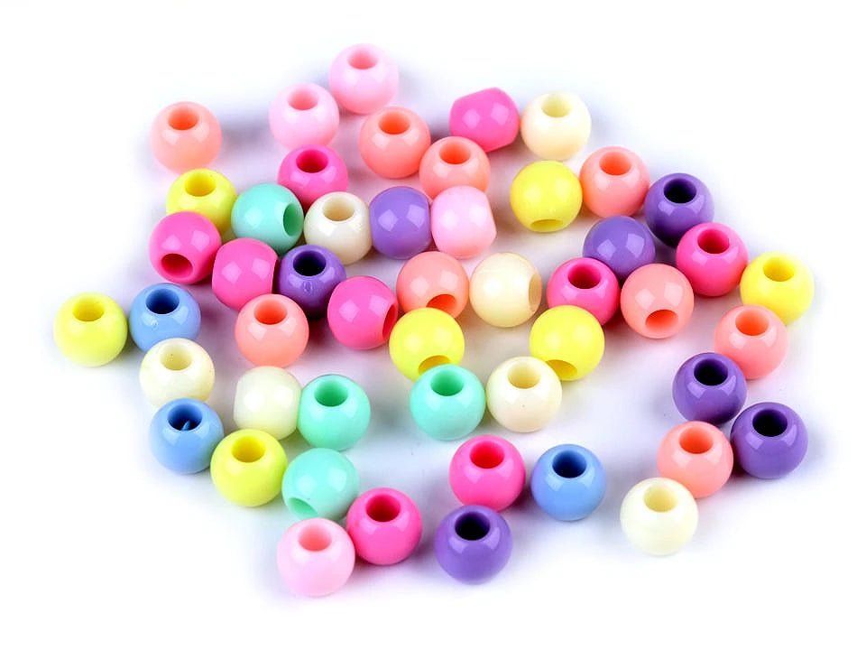 Kuva muovipärlöistä 8×10 mm pastellisävyissä – mix – saatavilla Šarlotes audumi