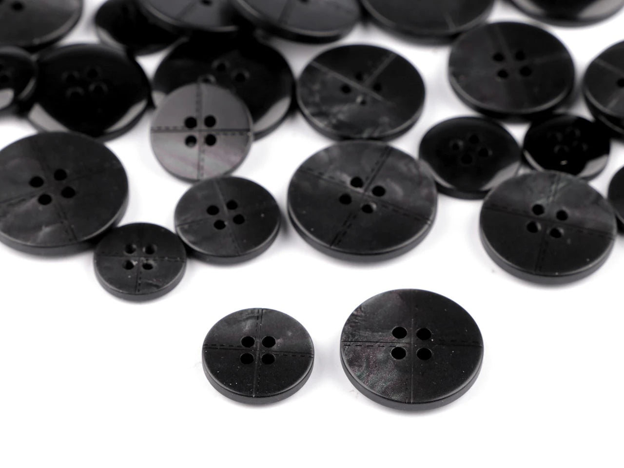 Image de boutons en plastique 15 mm - noirs – disponible chez Šarlotes audumi