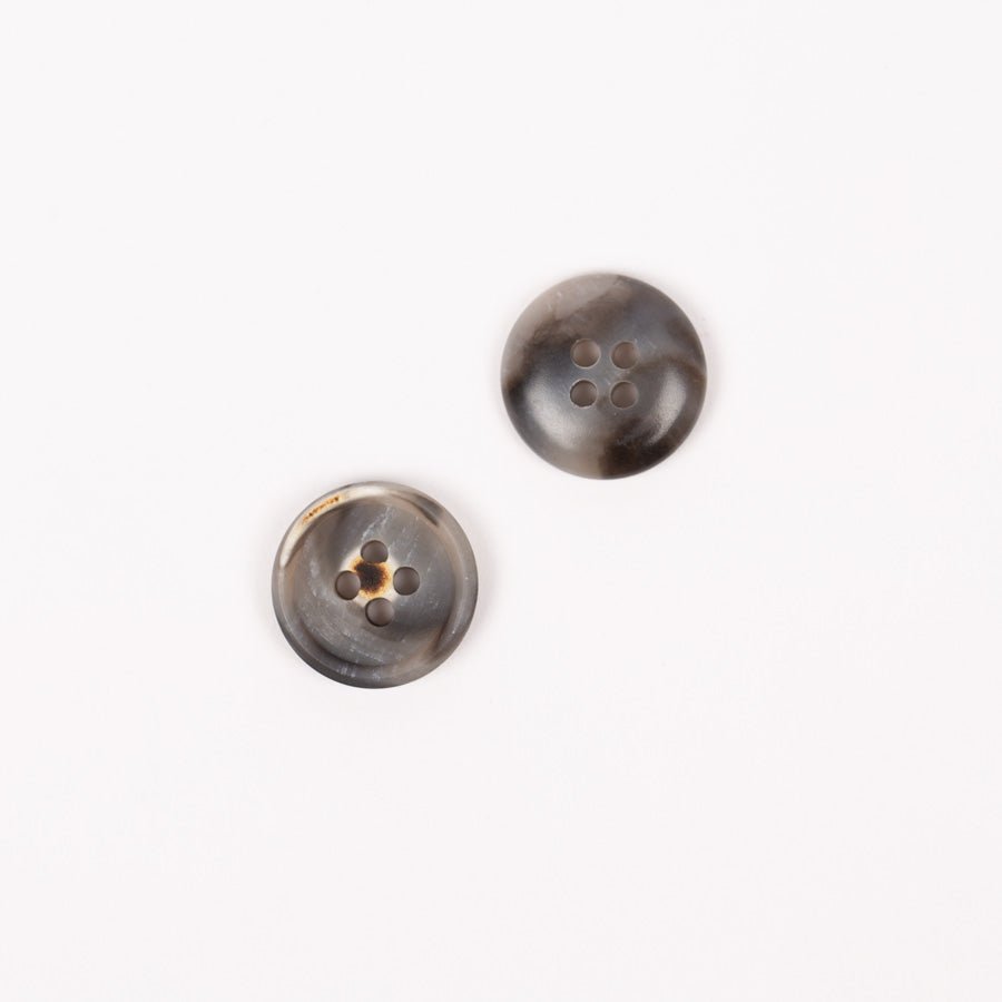 alt
Image avec boutons en plastique 15 mm - gris – disponible chez Šarlotes audumi