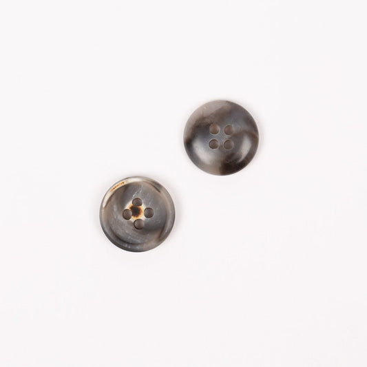 Attēls ar Plastmasas pogas 15 mm - pelēkas – pieejams Šarlotes audumi