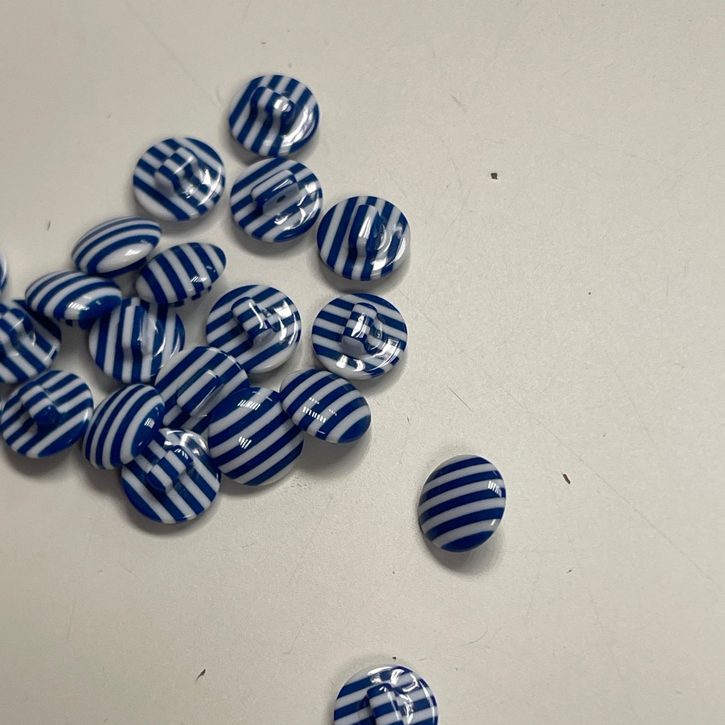 Boutons à pied 13 mm - rayés bleu et blanc