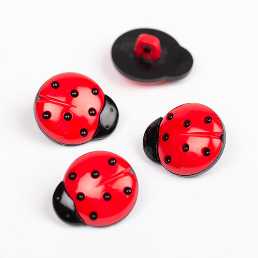 Image of an 18 mm ladybug shank button – available online at Šarlotes audumi