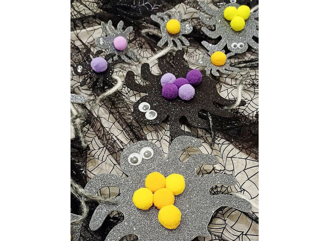 Image of pom poms Ø25 mm for decorating and crafts, 100 pcs. – available at Šarlotes audumi