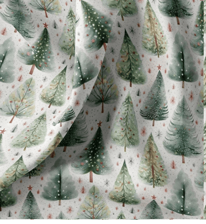 Image du tissu Premium 100 % coton - sapins 115 g/m² – disponible chez Šarlotes audumi