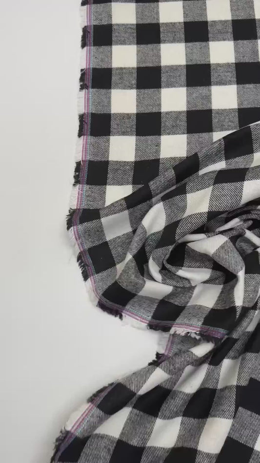 Itālijas flanelis melni balts rūtiņu raksts 165 g/m2