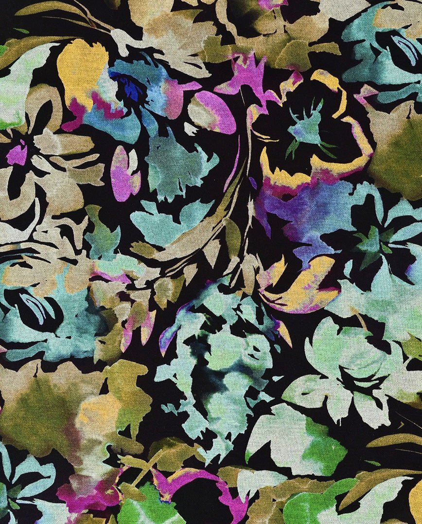 Tissu en maille Punto di Roma à fleurs sur fond noir 240 g/m² – disponible chez Šarlotes audumi