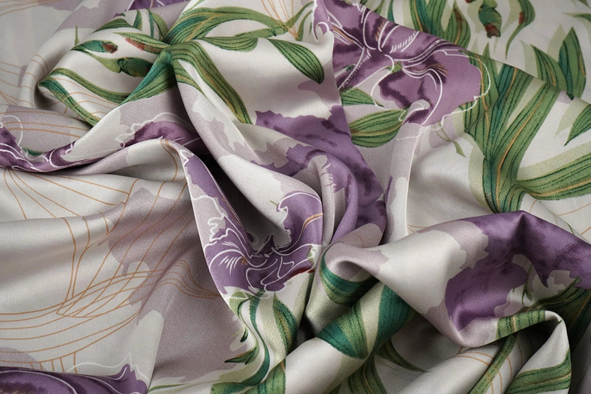 Satin avec élasthanne - orchidées lilas 80 g/m²