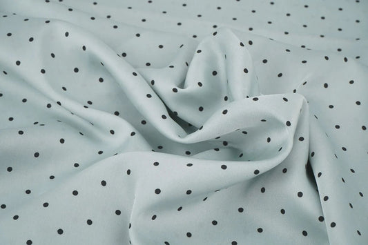 Satin avec élasthanne - pois sur fond menthe 90 g/m²