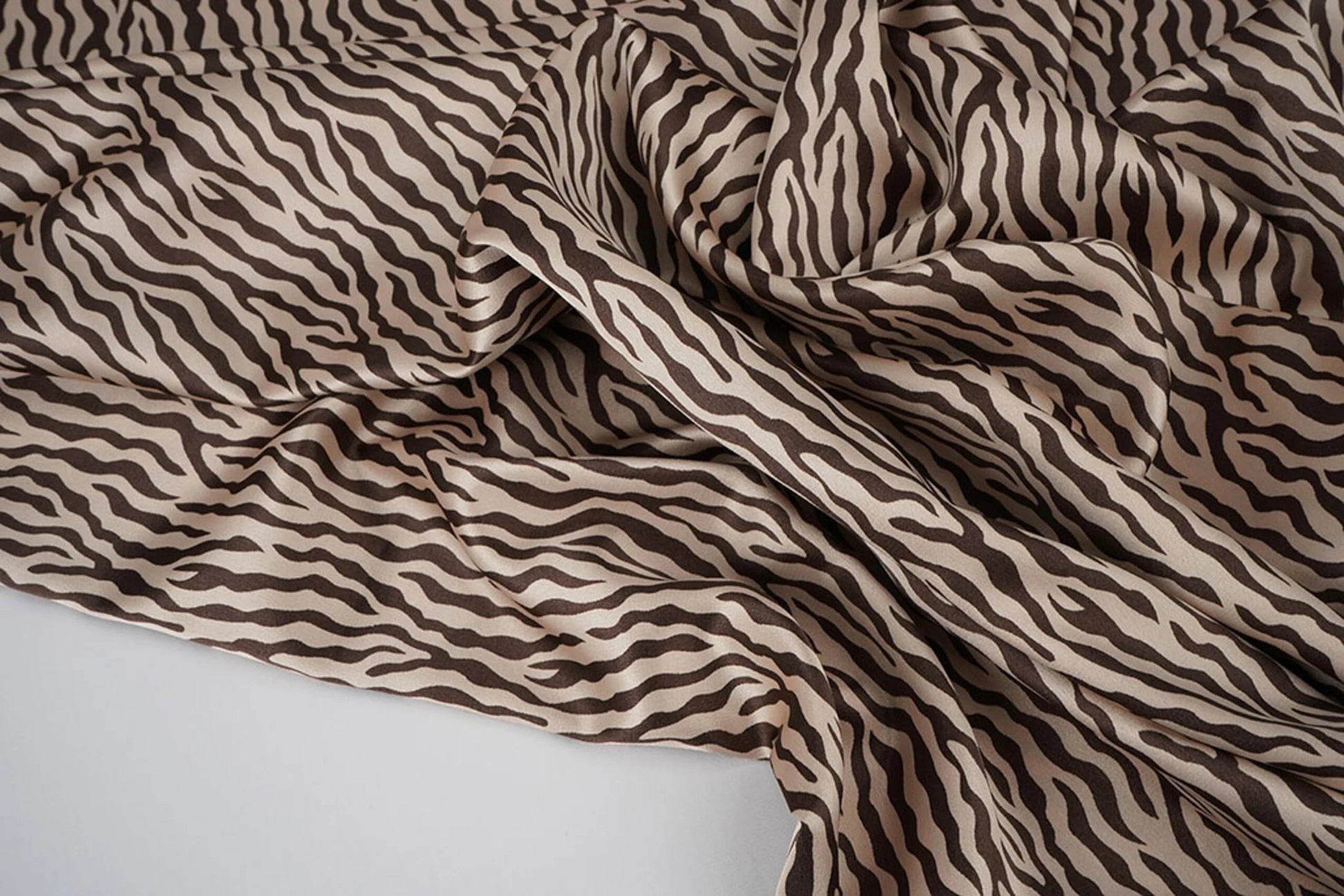 Satīns ar elastānu - zebra 80 g/m²