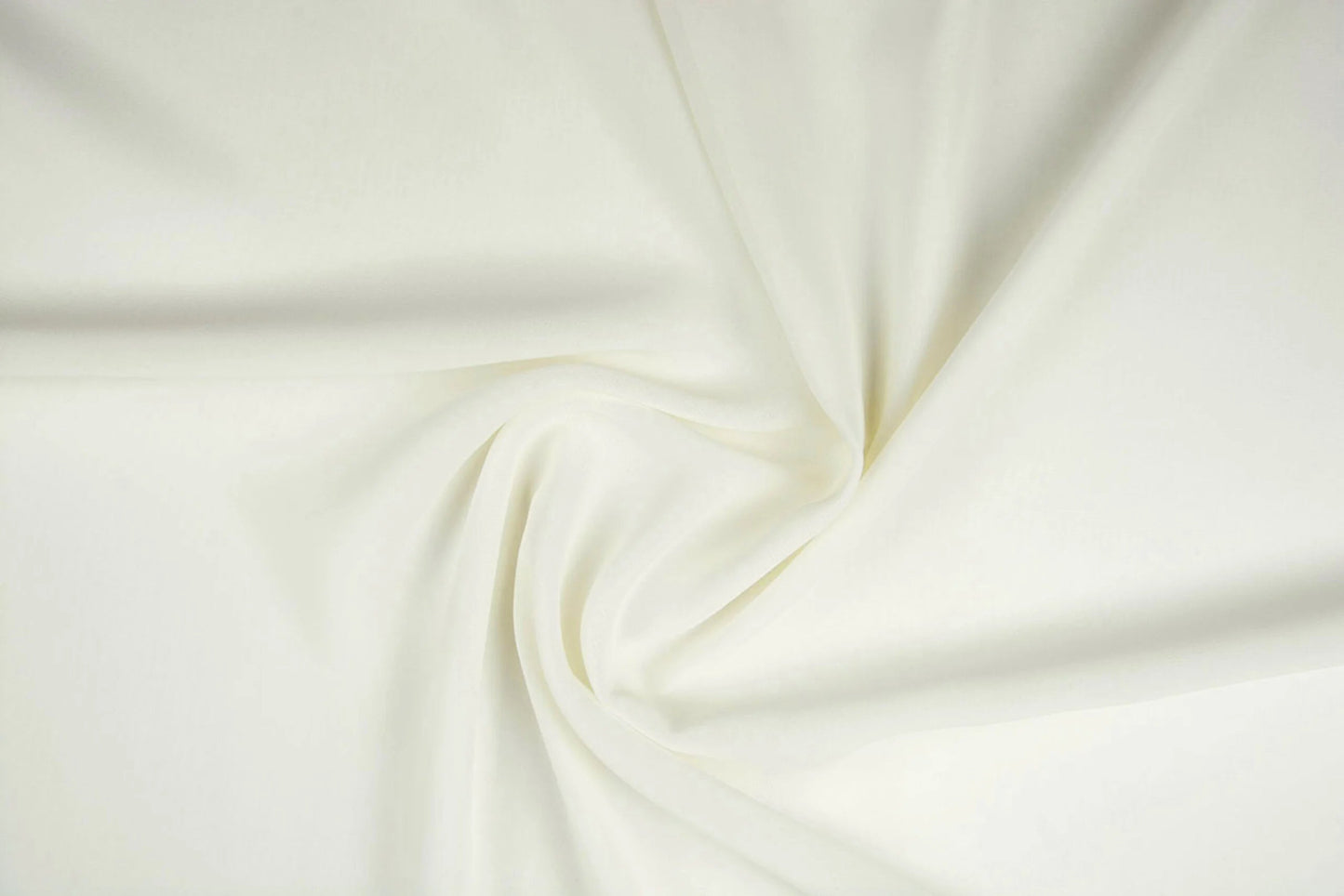 Image de tissu chiffon ton beurre 80 g/m² – disponible chez Šarlotes audumi
