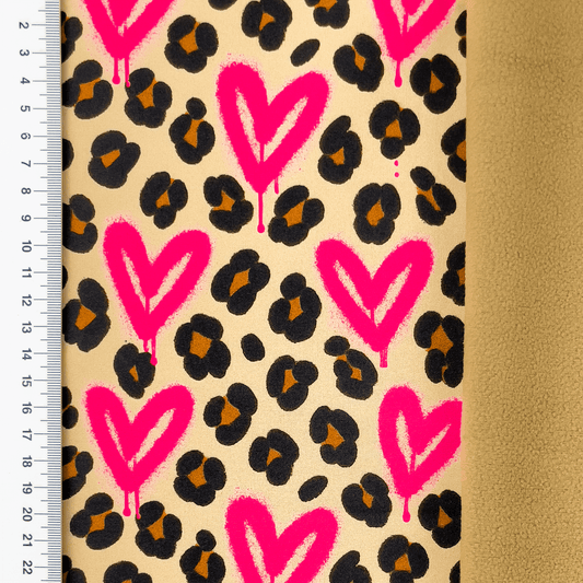 Attēls ar Softshell audums - leopards ar sirsniņām 310 g/m² – pieejams Šarlotes audumi