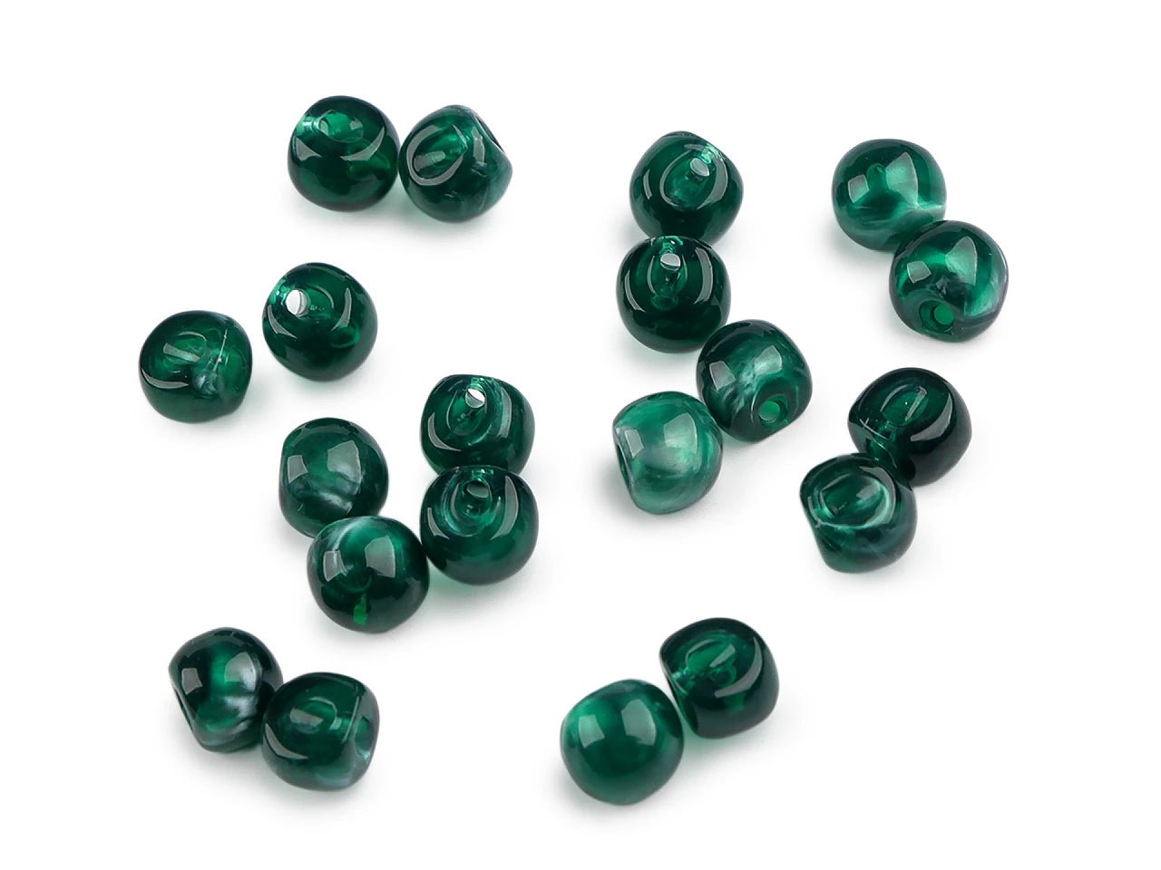Image of a sew-on button with a “cat’s eye” effect Ø10 mm – available at Šarlotes audumi