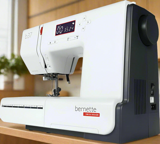 alt
Bernette sewing machine - B37