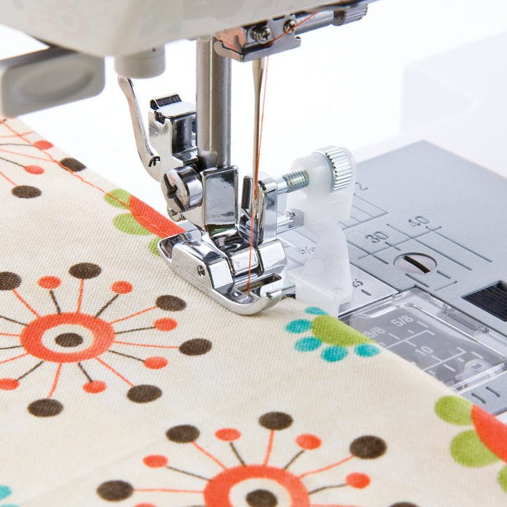 Pied-de-biche pour machine à coudre pour couture invisible
